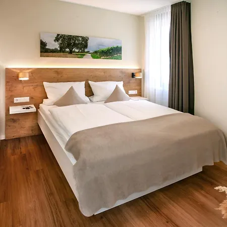 Hotel Lutz Ug *