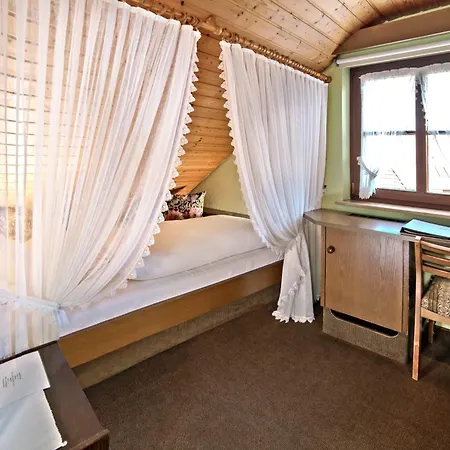 Lutz Ug Hotel *
